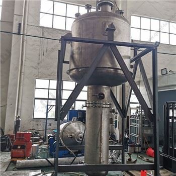 كيف يعمل المفاعل المبطن بالتنتالوم؟